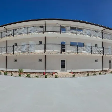 Pensión Amir 3*